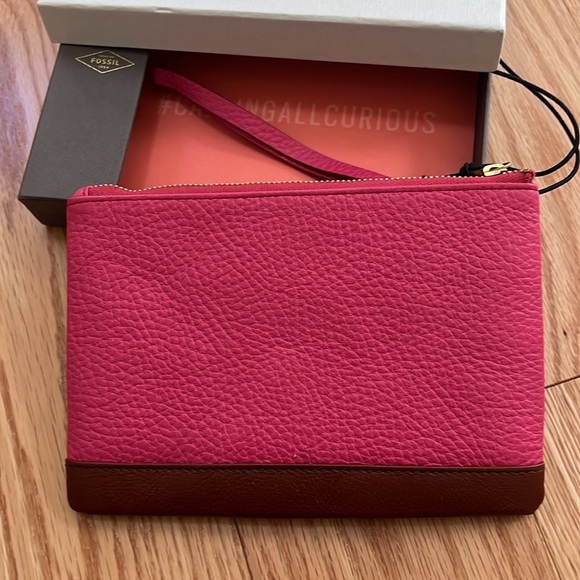 NIB! Fossil pomegranate Pink and Brown Leather wristlet. - Picture 4 of 10